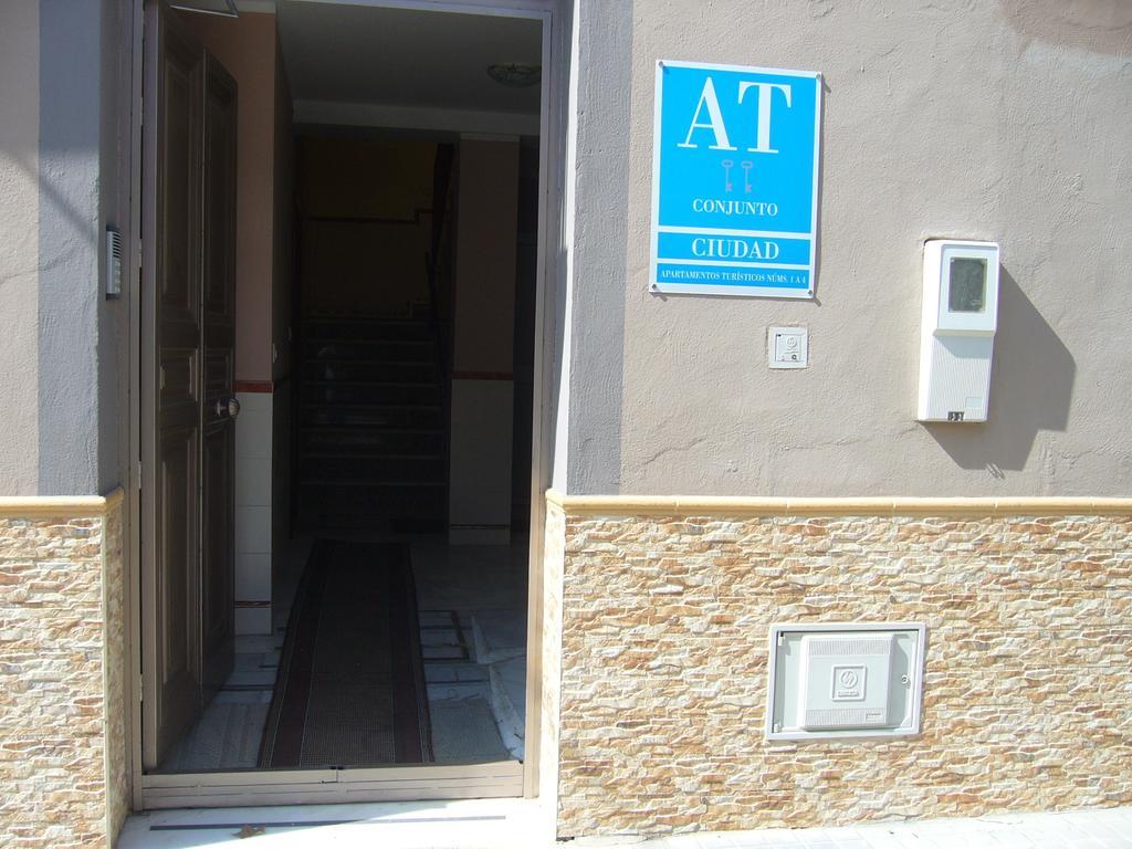 Apartamentos Alamare Sevilla Szoba fotó