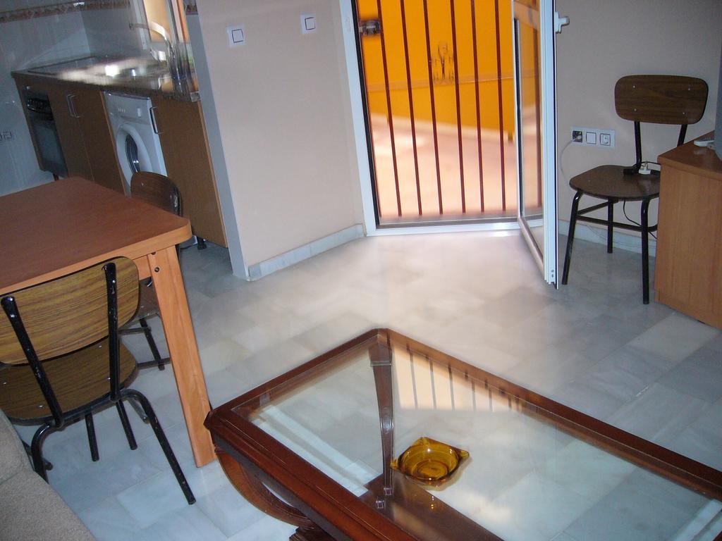 Apartamentos Alamare Sevilla Szoba fotó