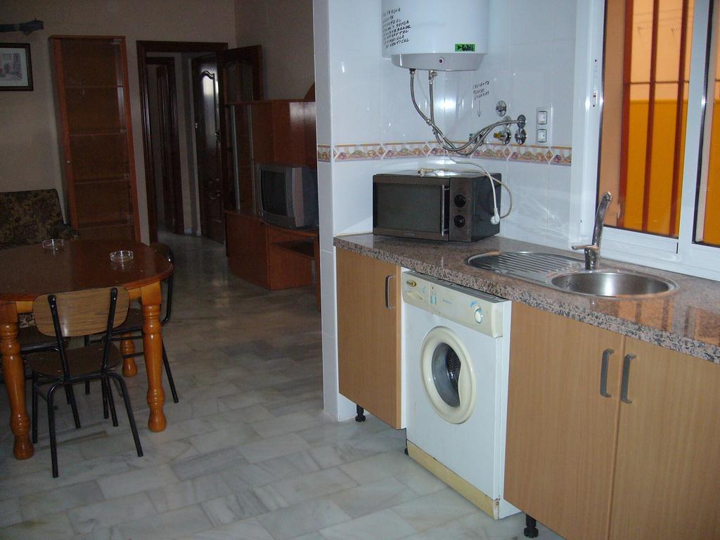 Apartamentos Alamare Sevilla Szoba fotó